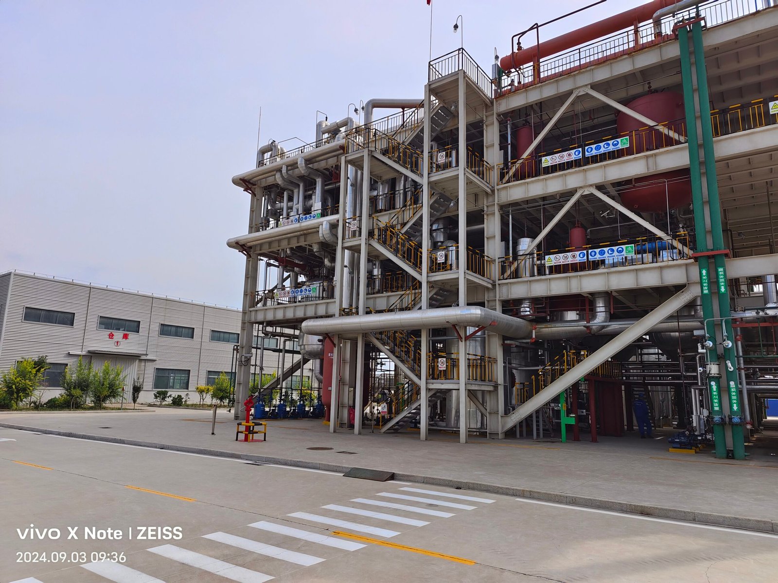 Rose Red Solid or Flakes 3-Diethylaminophenol CAS: 91-68-9 3- (N, N'-DIETHYLAMINO) Phenol